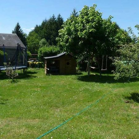 La grange de Salvaneix Gîte pour 15 personnes 7 chambres avec 6 sdb-6wc Sarran Extérieur photo