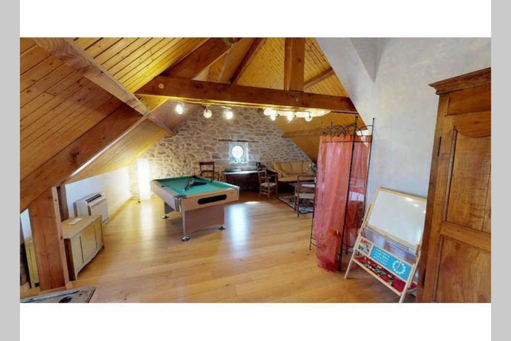 La grange de Salvaneix Gîte pour 15 personnes 7 chambres avec 6 sdb-6wc Sarran Extérieur photo