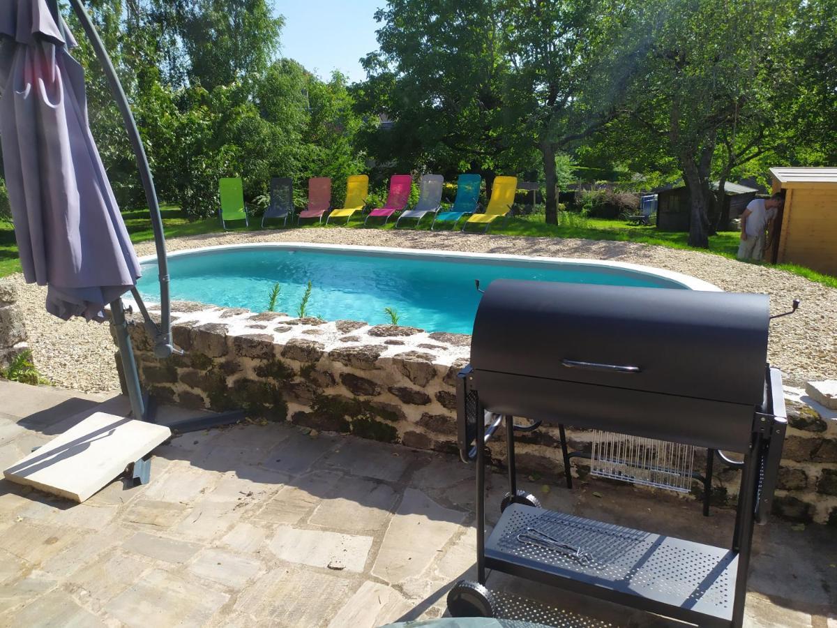 La grange de Salvaneix Gîte pour 15 personnes 7 chambres avec 6 sdb-6wc Sarran Extérieur photo