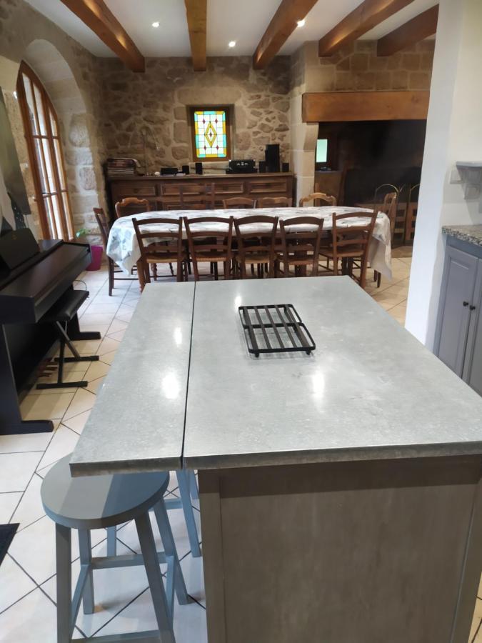La grange de Salvaneix Gîte pour 15 personnes 7 chambres avec 6 sdb-6wc Sarran Extérieur photo