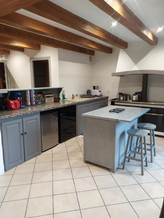 La grange de Salvaneix Gîte pour 15 personnes 7 chambres avec 6 sdb-6wc Sarran Extérieur photo