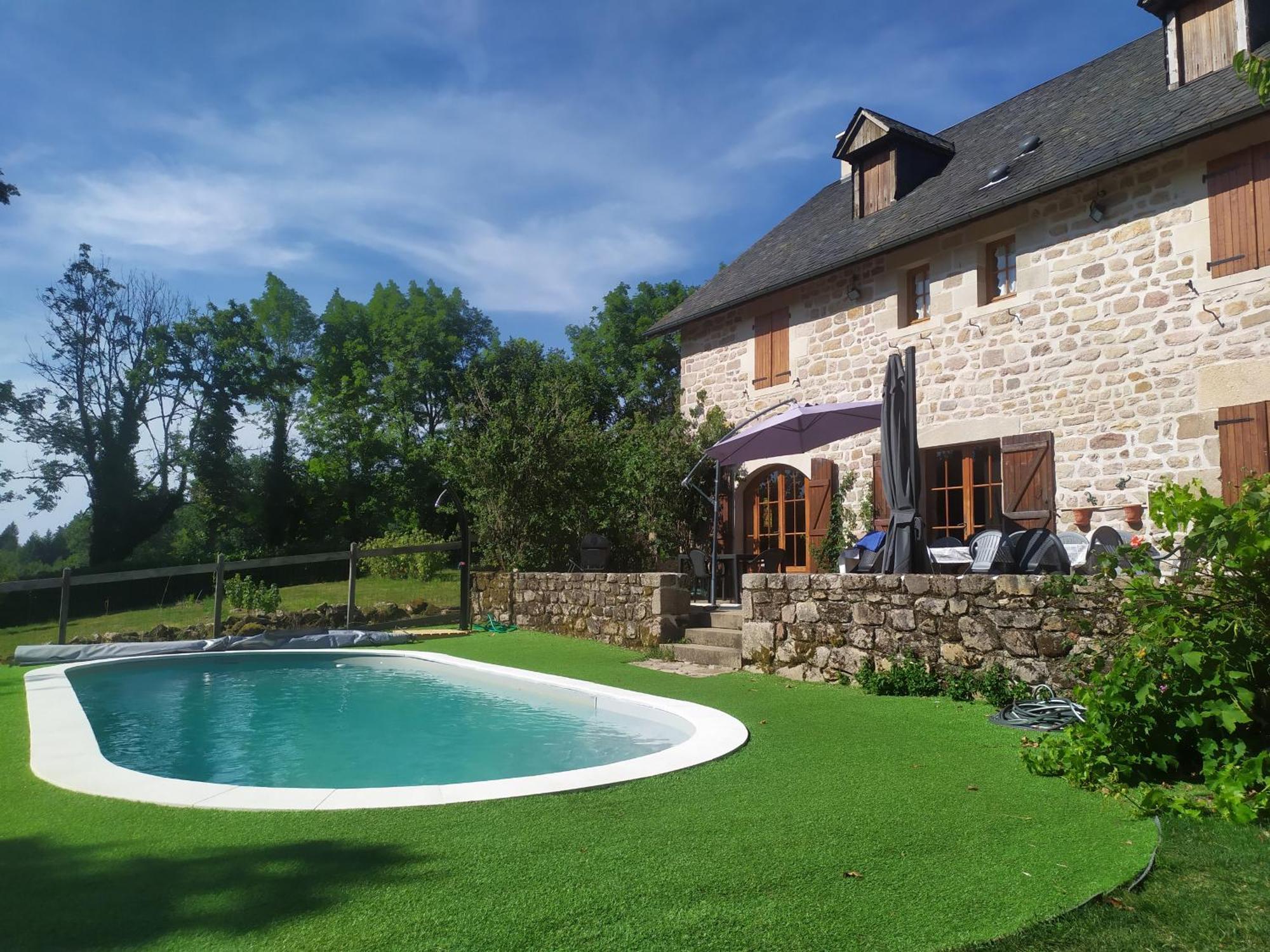 La grange de Salvaneix Gîte pour 15 personnes 7 chambres avec 6 sdb-6wc Sarran Extérieur photo